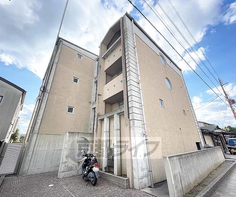 亀岡市京町のマンションの建物外観