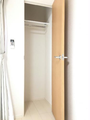 収納　ウォークインクローゼット採用