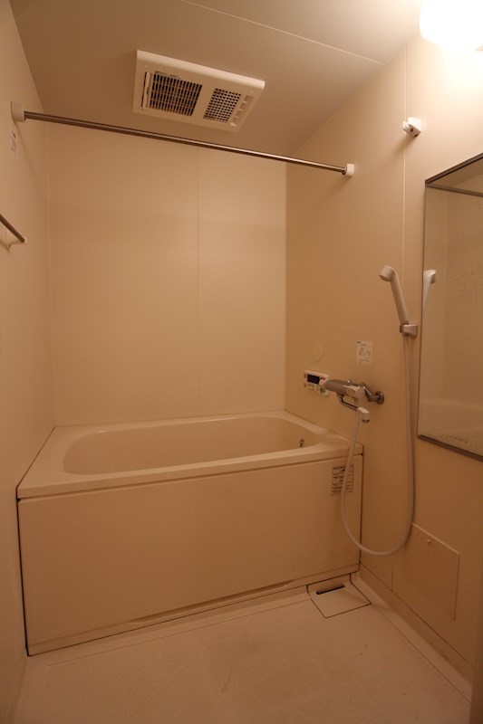 バス・シャワールーム　浴室乾燥機がついてます！※別部屋の写真です。