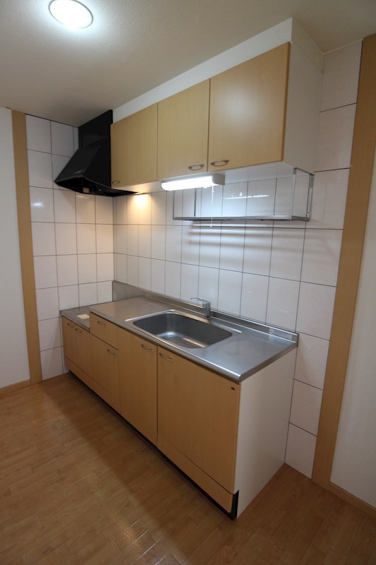 キッチン　ガスコンロは持ち込みタイプ※別部屋の写真です。