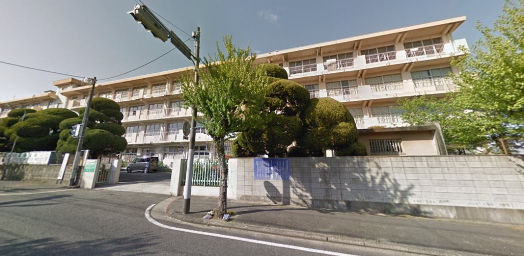 小学校　北九州市立朽網小学校（小学校）まで624m