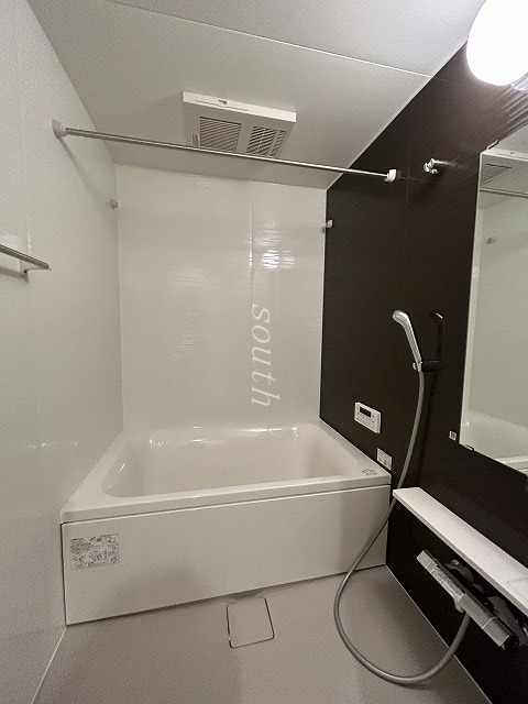 バス・シャワールーム　浴室乾燥機付きのお風呂