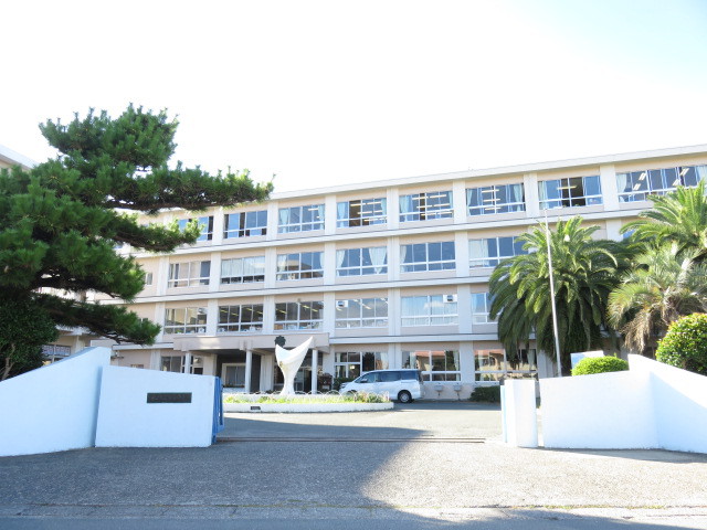 中学校　南陽中学校（中学校）まで574m