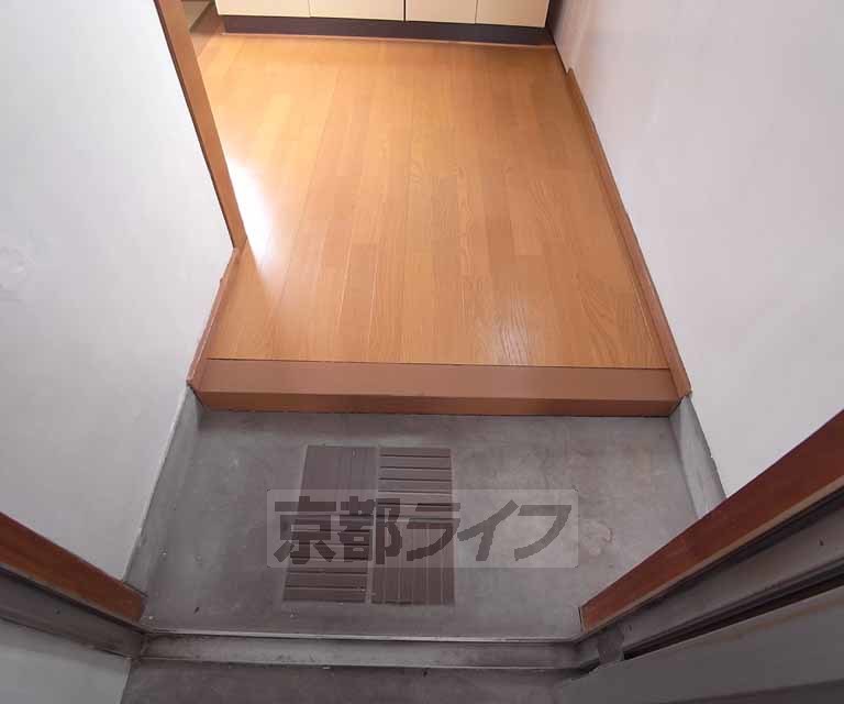 玄関　玄関もこじんまり