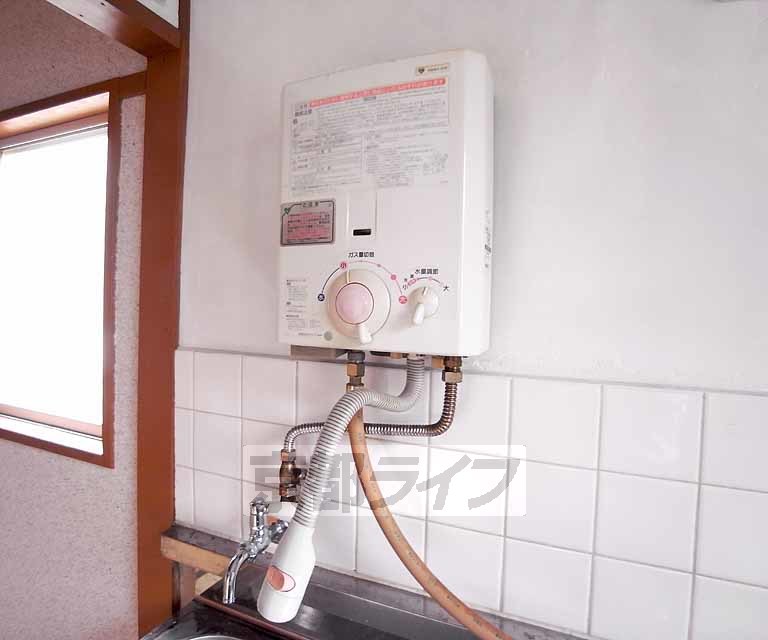 その他設備　瞬間湯沸かし器・