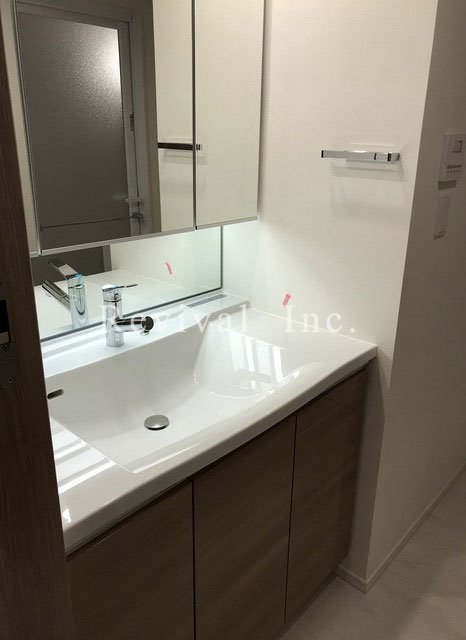 洗面設備　毎日の身だしなみチェックに必須ですね（別部屋参考画像）