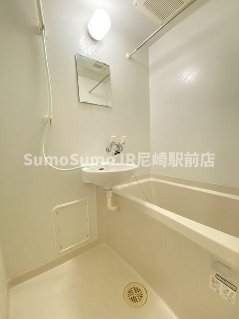 バス・シャワールーム　落ち着いた空間のお風呂です