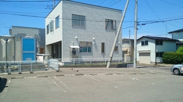 駐車場　駐車場に車を止められます