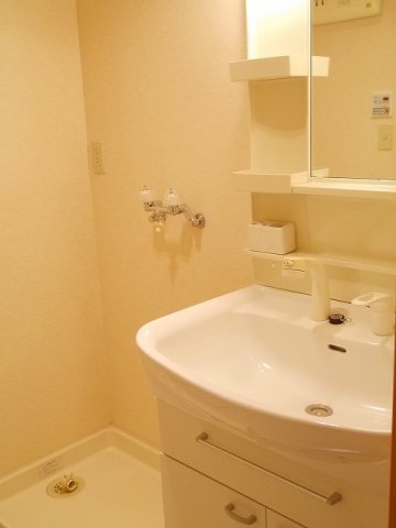 洗面設備　スペースが確保できる洗面所です