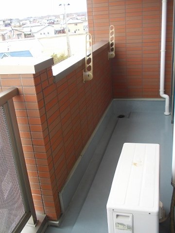 バルコニー　開放的で明るい空間を演出してくれるバルコニーです