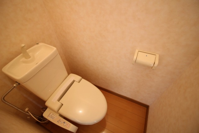 トイレ　ウォシュレット付き♪