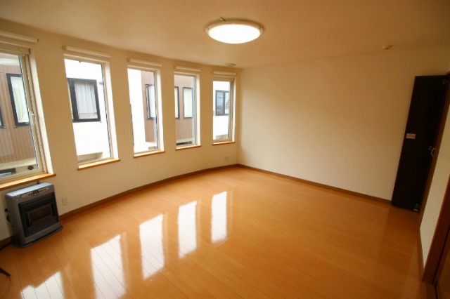 居室・リビング　日当たり良好♪