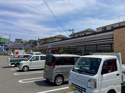 コンビニ　セブンイレブン（コンビニ）まで835m