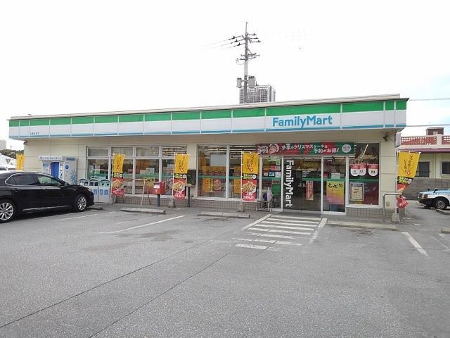 コンビニ　ファミリーマート名護宮里店（コンビニ）まで290m