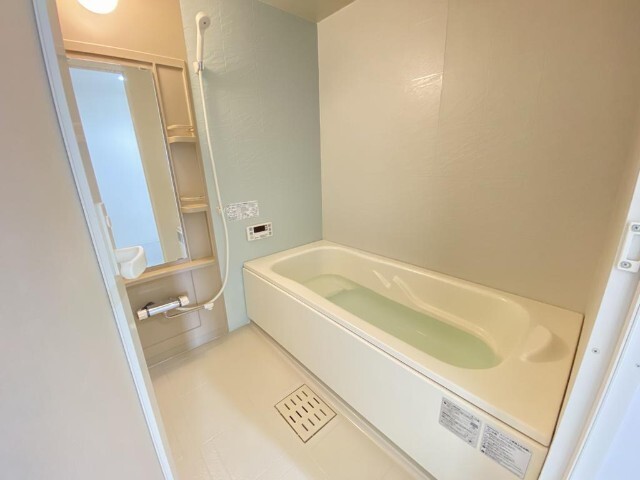 バス・シャワールーム　＊同物件別部屋の写真です。