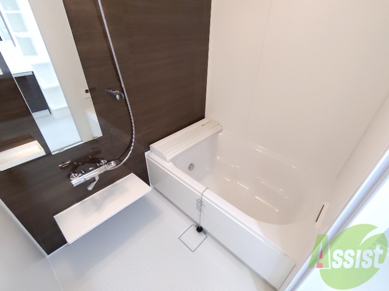 バス・シャワールーム　浴室は綺麗で追い焚きも付いて気持ちよくお過ごしいただけます。