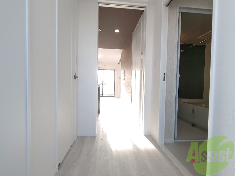 玄関　玄関からの様子です。綺麗なフローリングが広がっています。