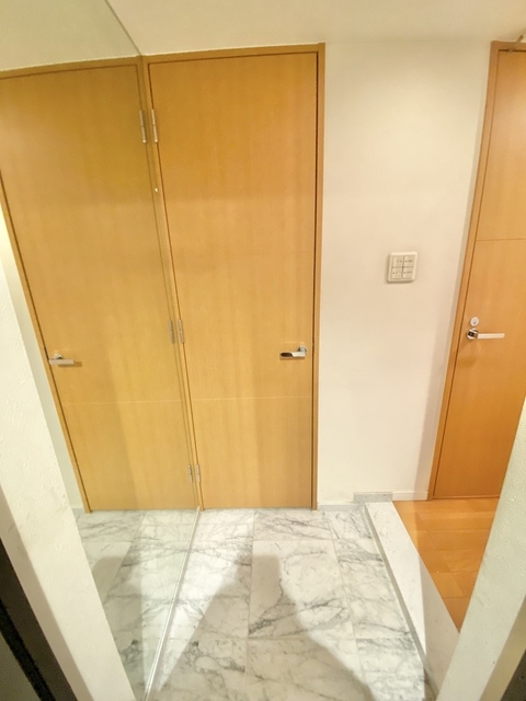 玄関　全身鏡付き☆