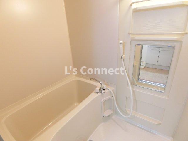 バス・シャワールーム　給湯式のお風呂です。