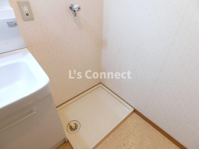 その他設備　室内洗濯機置き場には排水パン付き。