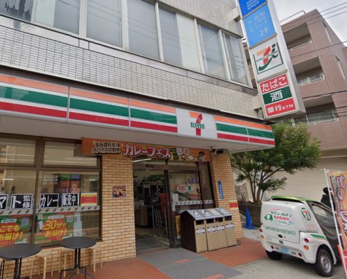 コンビニ　セブンイレブン（コンビニ）まで581m