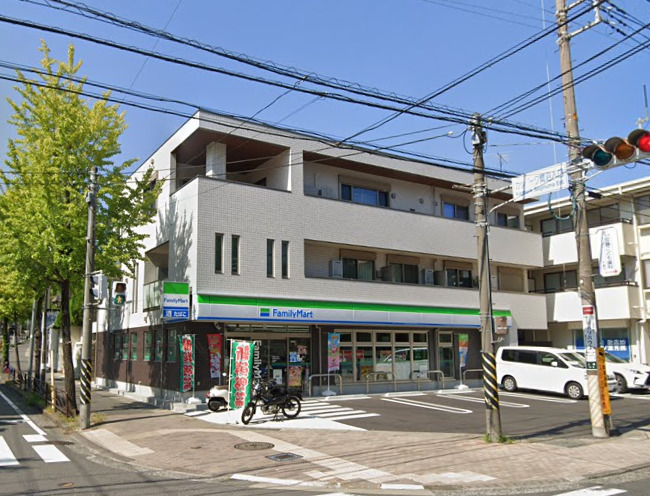 コンビニ　ファミリーマート（コンビニ）まで1125m