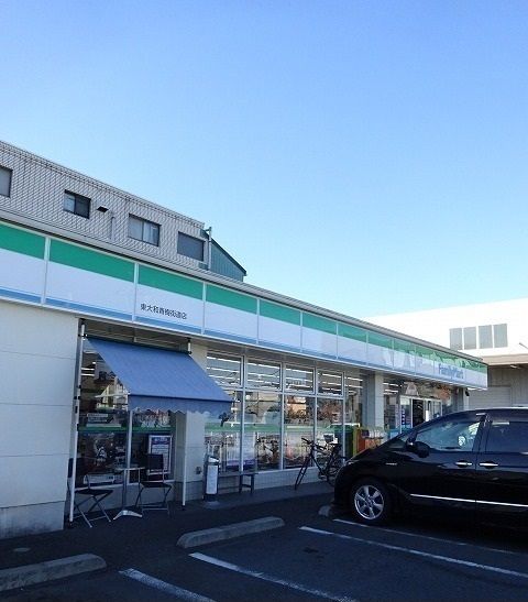 コンビニ　ファミリーマート（コンビニ）まで600m