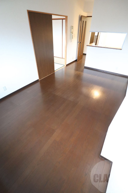 居室・リビング　１１．５帖の広々としたリビングルーム