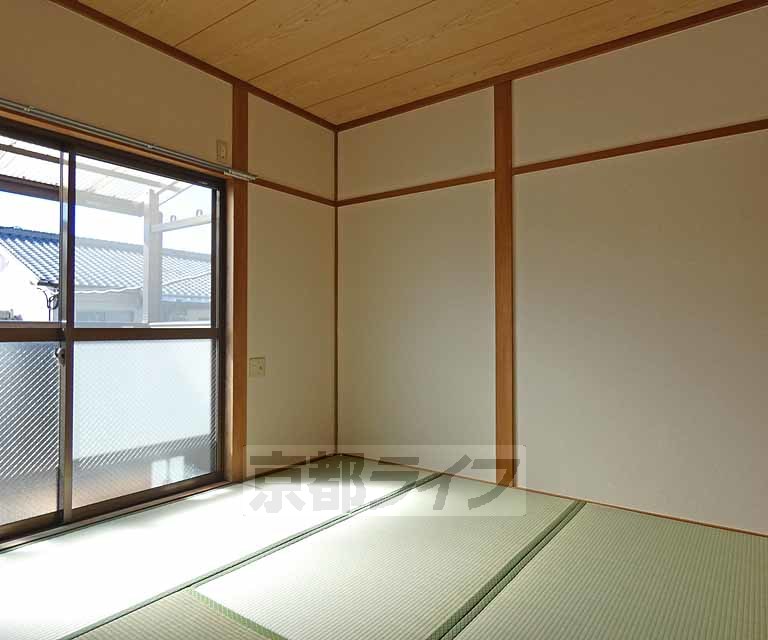 居室・リビング　キレイに改装されています！