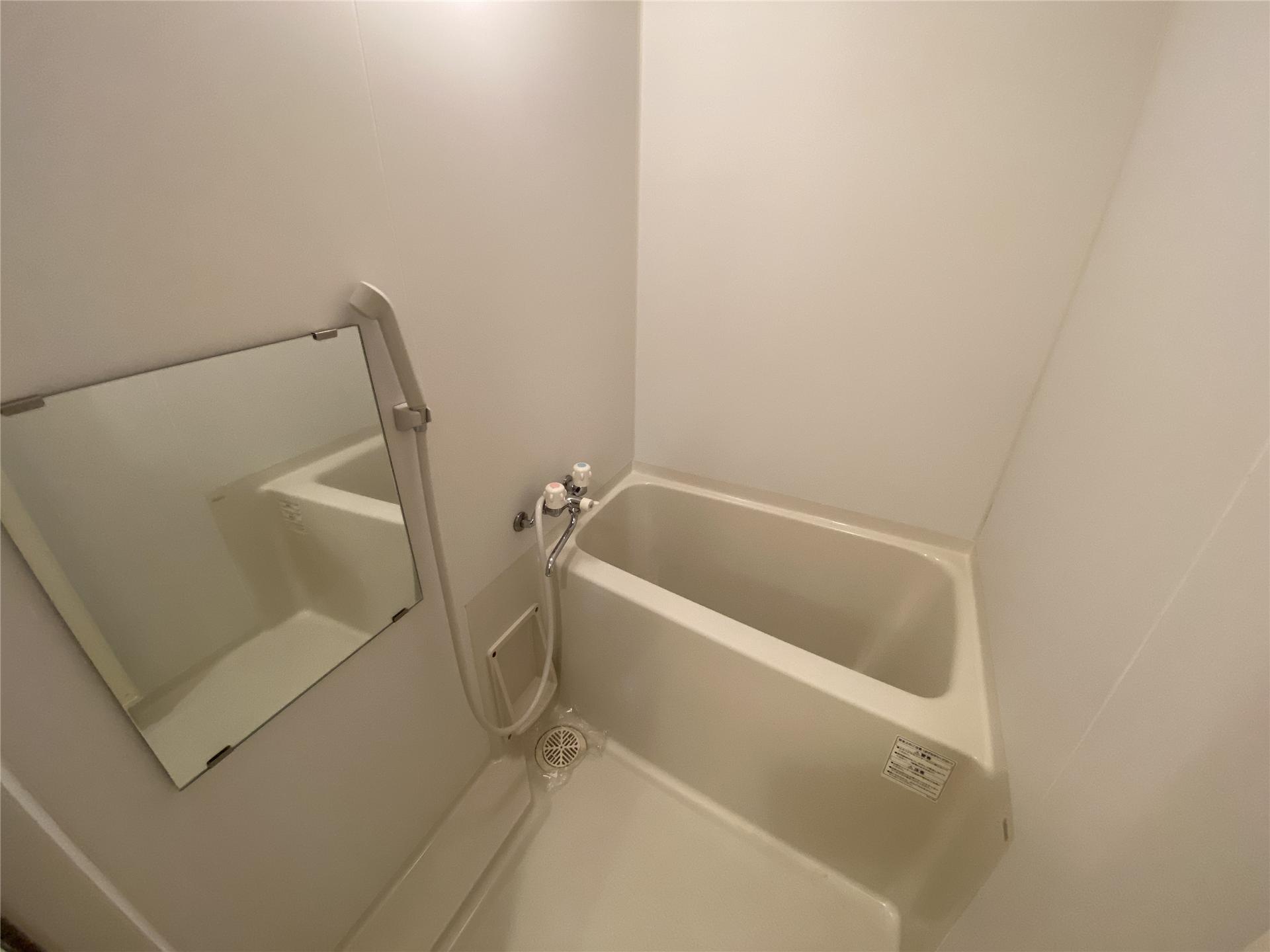 バス・シャワールーム　給湯式のお風呂です