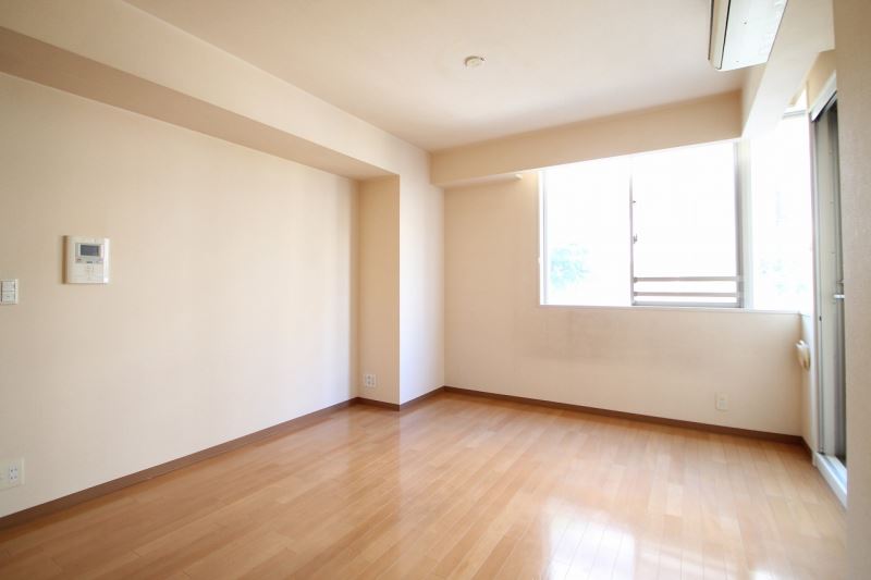 居室・リビング　明るい室内