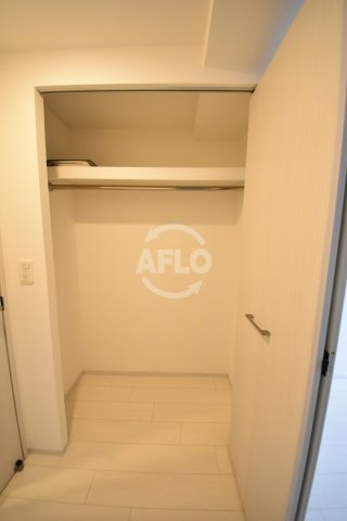 収納　レジュールアッシュウエストレジス　クローゼット