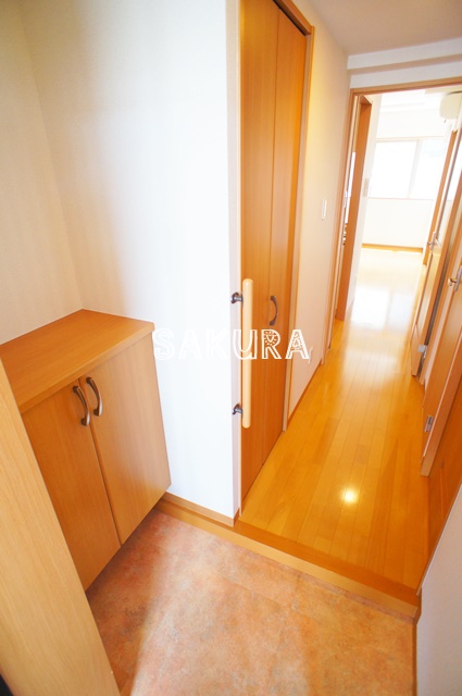 玄関　収納豊富なシューズボックスです♪