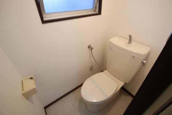 トイレ　※別号室の写真になります。