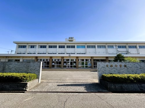 小学校　日新小学校（小学校）まで423m