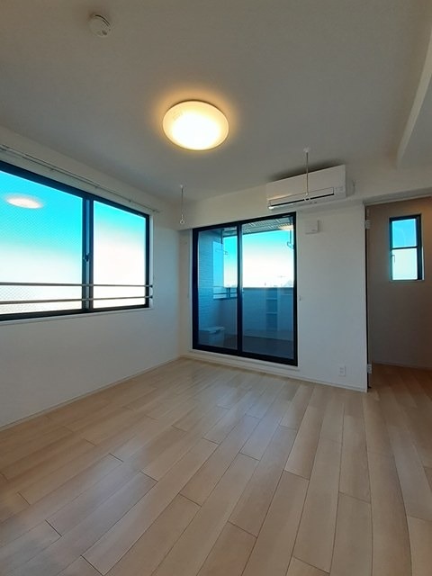 居室・リビング　エアコン完備の室内です。