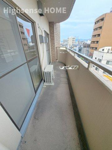 バルコニー　バルコニーからの眺めを楽しみながら食事をしませんか