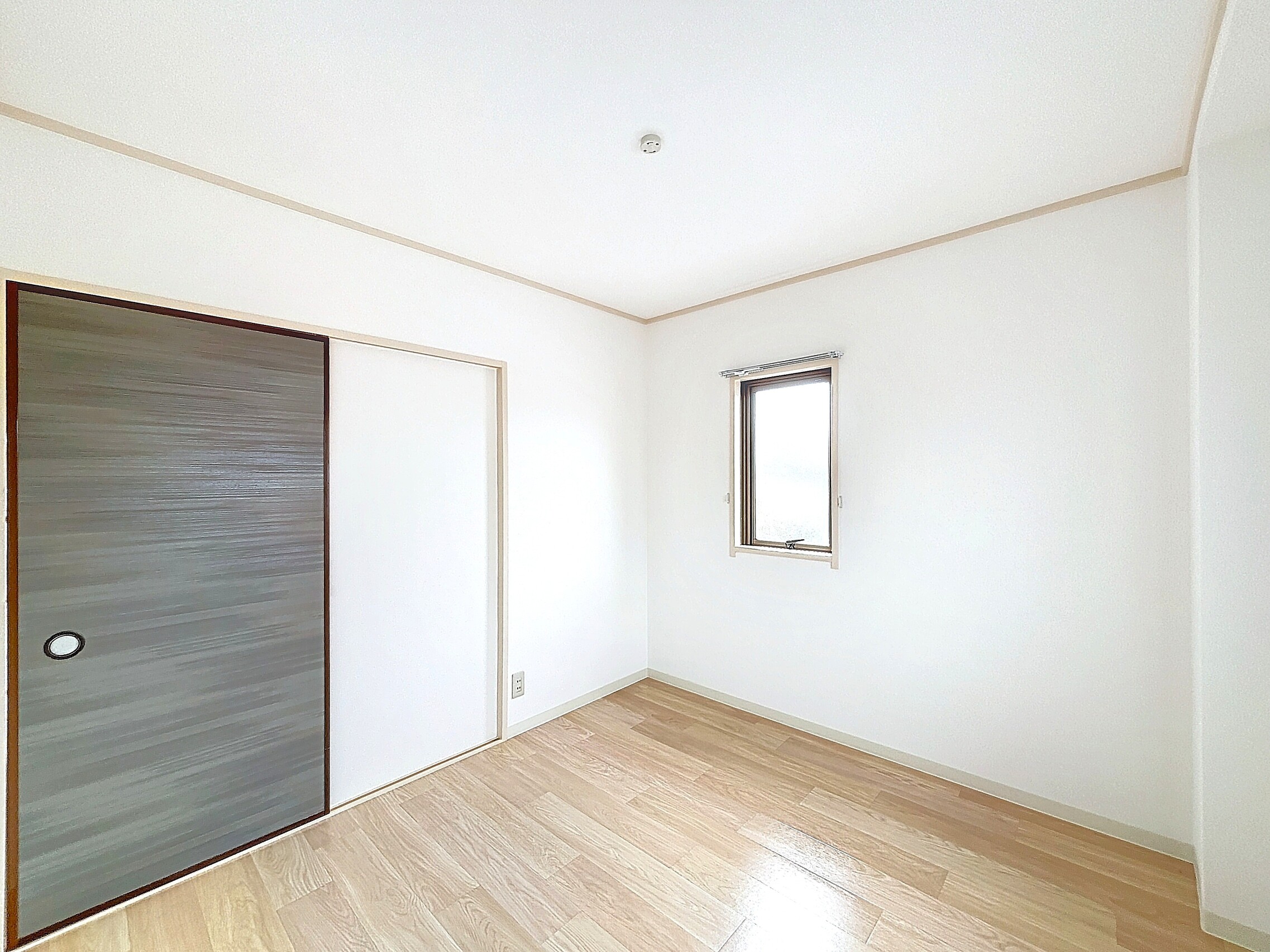 その他部屋・スペース　使い勝手の良いシンプルな洋室で自分好みのお部屋作りができます