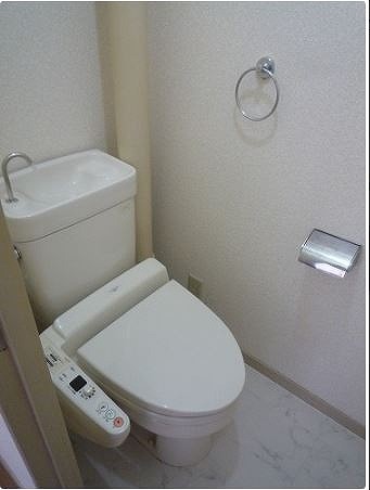 トイレ　※別号室の参考写真になります。