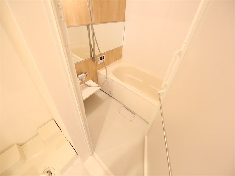 バス・シャワールーム　浴室暖房乾燥機付　追い焚き・オートバス機能付お風呂