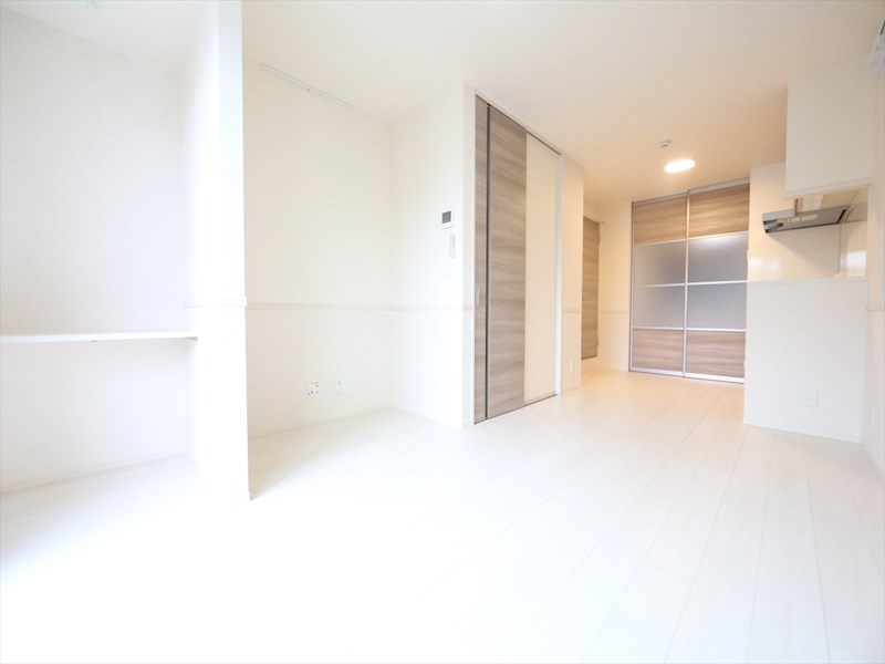 居室・リビング　ＬＤＫ10.8帖　洋室6.1帖　エアコン完備