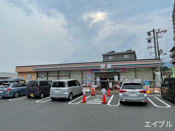 コンビニ　セブンイレブン広島皆賀3丁目店（コンビニ）まで780m