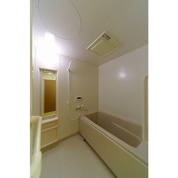 バス・シャワールーム　一日の汗や疲れはこちらでバッチリ流せます