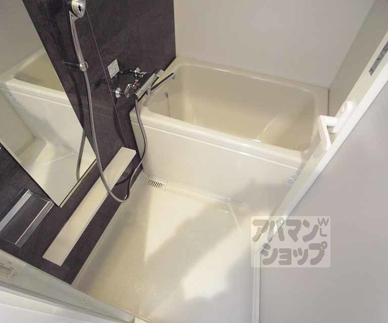 バス・シャワールーム　バスルーム。