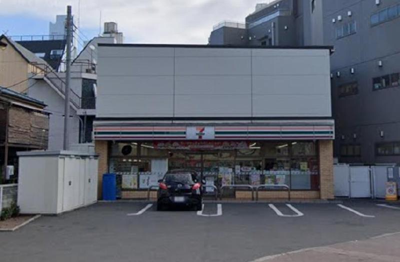 コンビニ　セブン-イレブン（コンビニ）まで200m