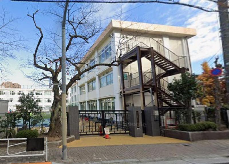 小学校　北区立滝野川第四小学校（小学校）まで63m