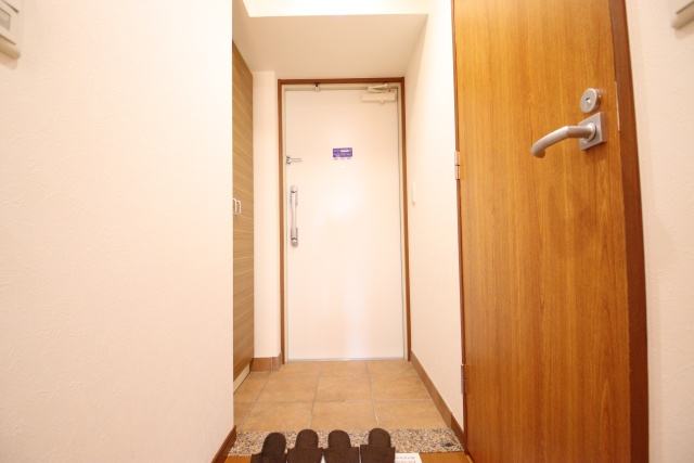 玄関　※別室の参考写真の為、現況優先です。