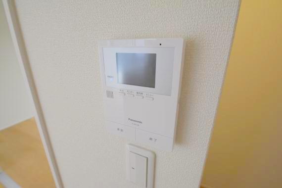 セキュリティ　TVモニターホンで来客が誰か確認してから開けて下さいね