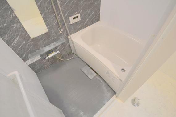 バス・シャワールーム　広めのお風呂は一日の疲れを癒してくれます。