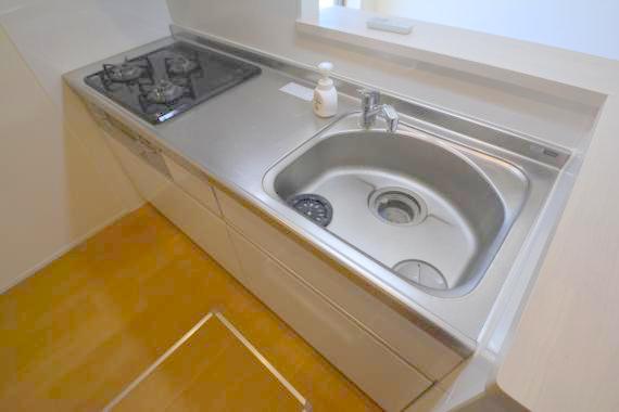 キッチン　オシャレなシステムキッチン。お料理好きには嬉しいですね。